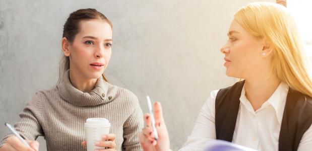 Twee vrouwen op werk